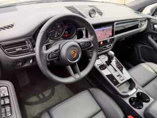 2026 Porsche Macan - Photo 25