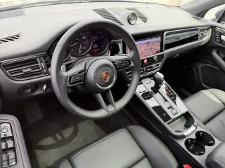 2026 Porsche Macan - Photo 29