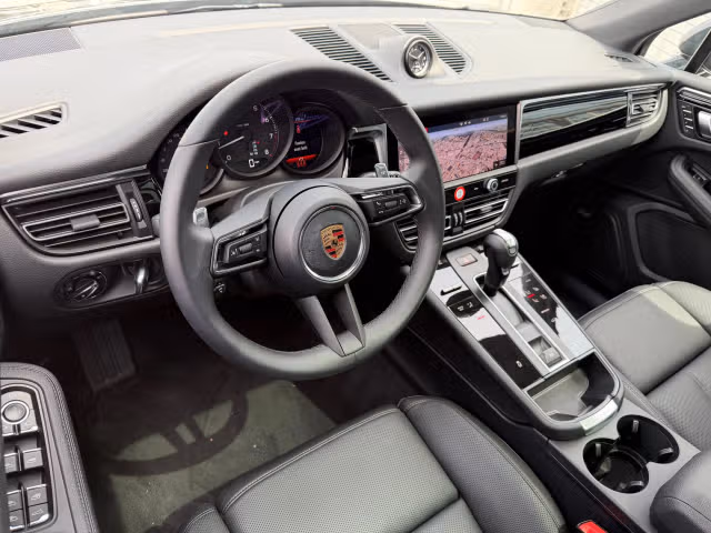 2026 Porsche Macan - Photo 26