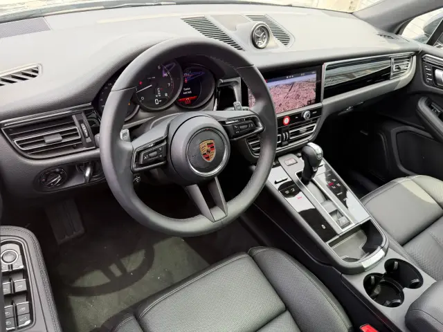 2026 Porsche Macan - Photo 30