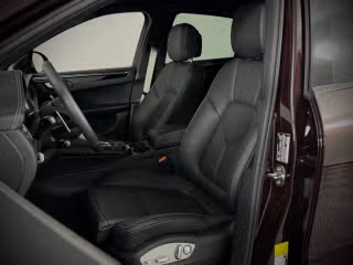 2025 Porsche Macan T - Photo 33