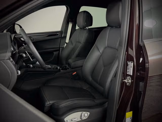2025 Porsche Macan T - Photo 34