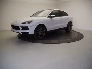 2023 Porsche Cayenne S's photo