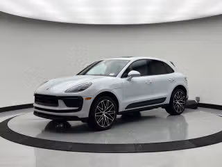 2026 Porsche Macan -'s photo