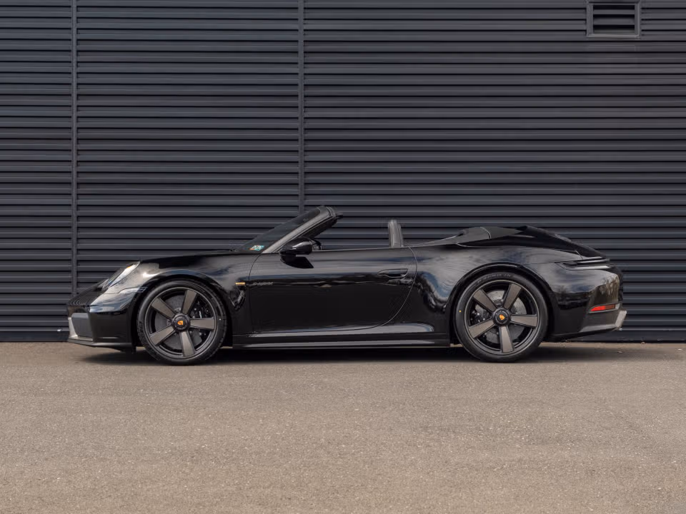 2026 Porsche 911 Spirit 70 - Photo 11