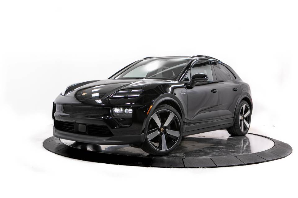 2025 Porsche Macan Base