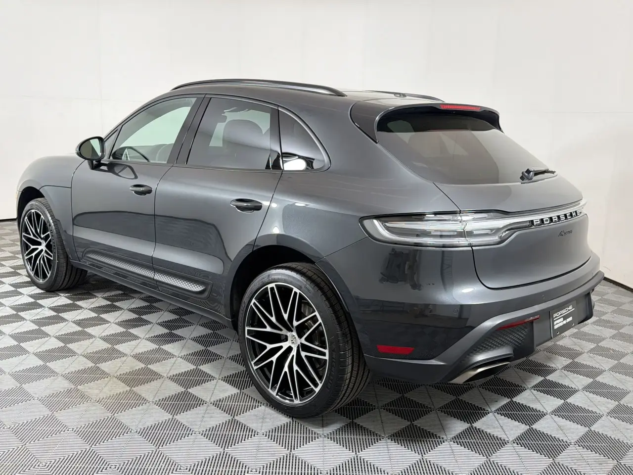 2026 Porsche Macan T - Photo 24
