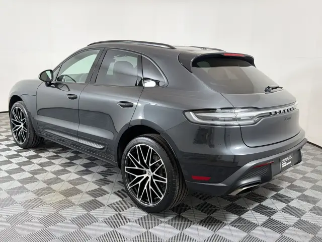 2026 Porsche Macan T - Photo 22