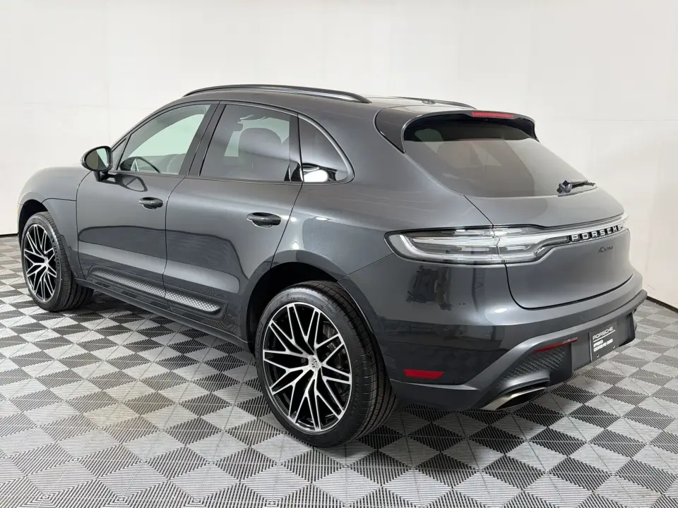 2026 Porsche Macan T - Photo 23