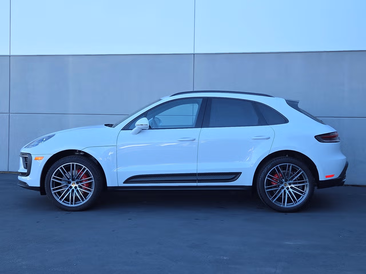 2025 Porsche Macan S - Photo 12