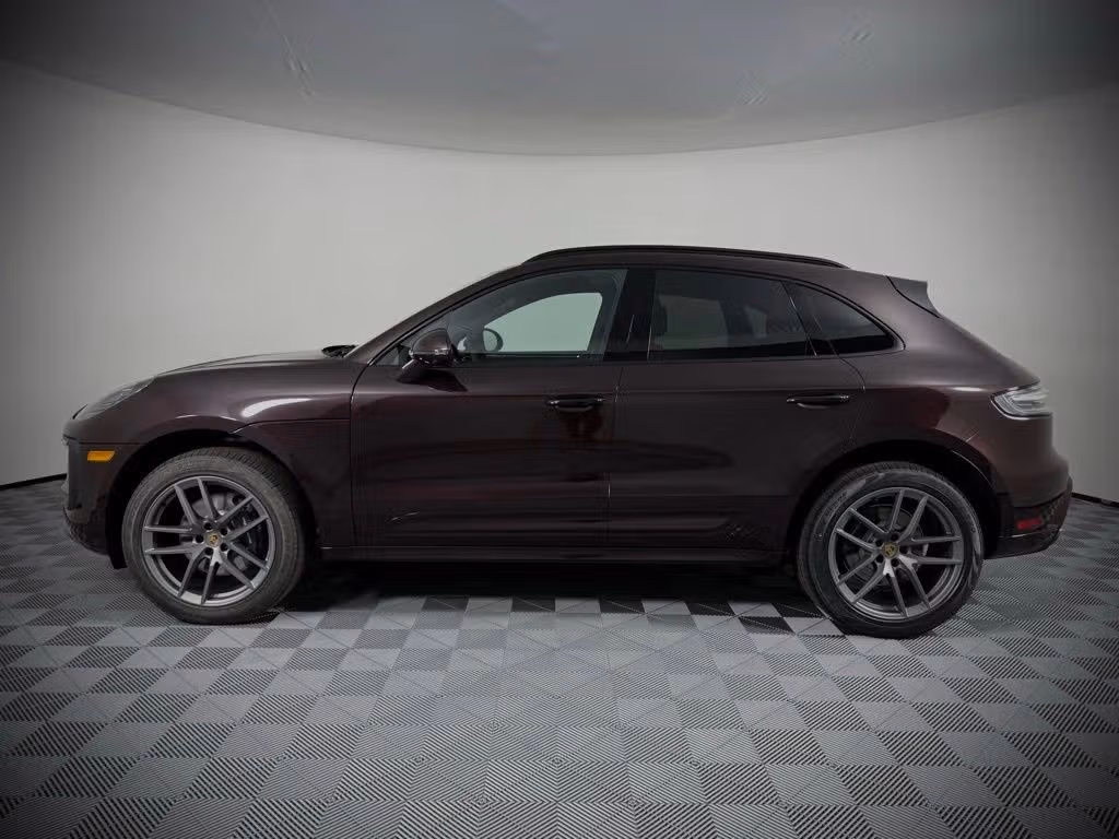 2025 Porsche Macan T - Photo 12