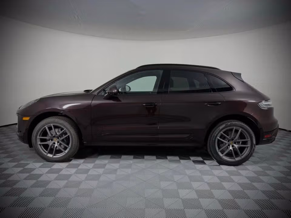 2025 Porsche Macan T - Photo 11