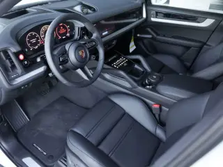 2026 Porsche Cayenne Coup E-Hybrid - Photo 29