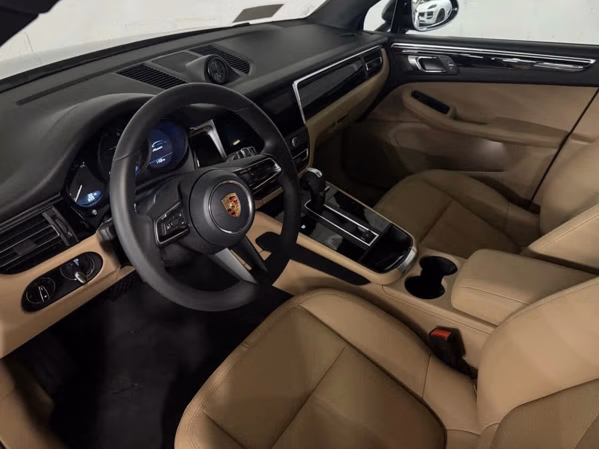 2026 Porsche Macan T - Photo 28