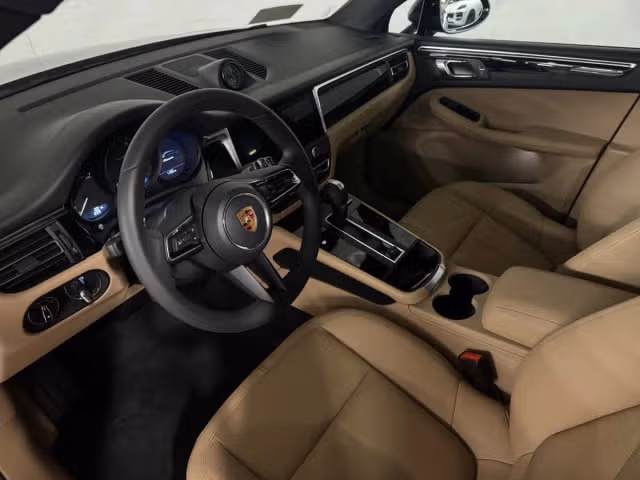 2026 Porsche Macan T - Photo 26