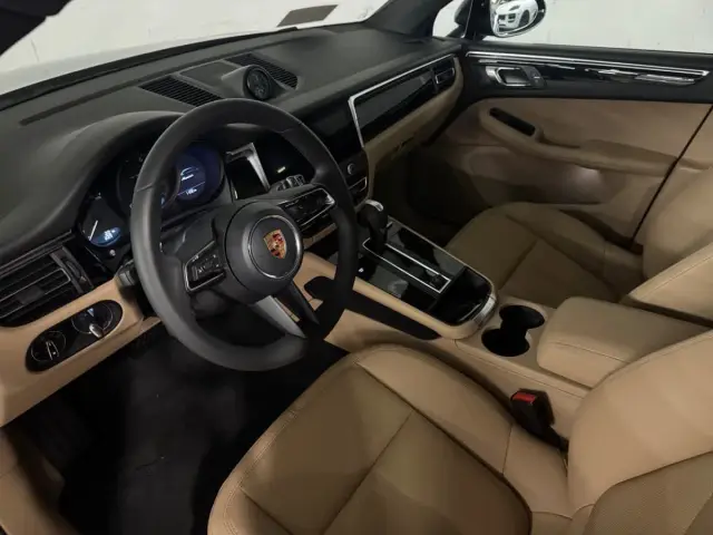2026 Porsche Macan T - Photo 30