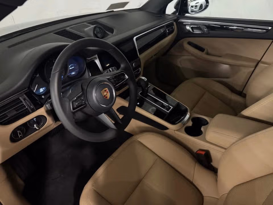 2026 Porsche Macan T - Photo 27