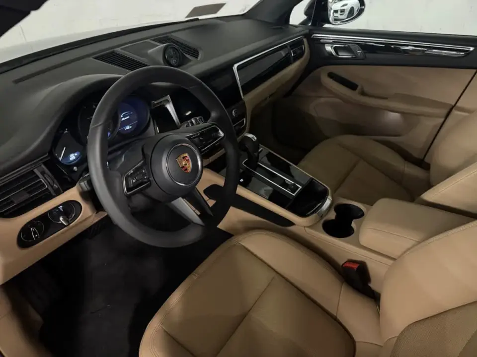 2026 Porsche Macan T - Photo 31