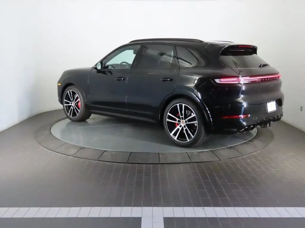 2026 Porsche Cayenne GTS - Photo 24
