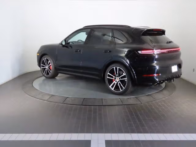 2026 Porsche Cayenne GTS - Photo 18