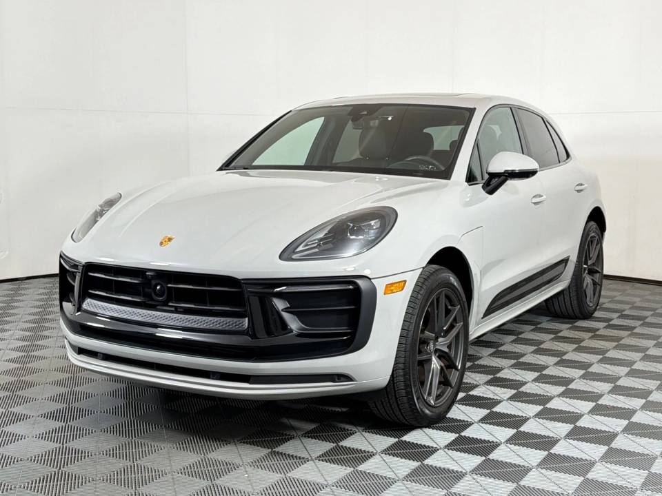 2023 Porsche Macan T