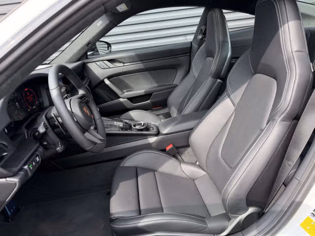 2026 Porsche 911 GTS - Photo 34
