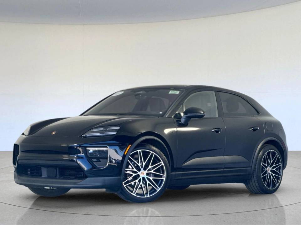 2025 Porsche Macan Base