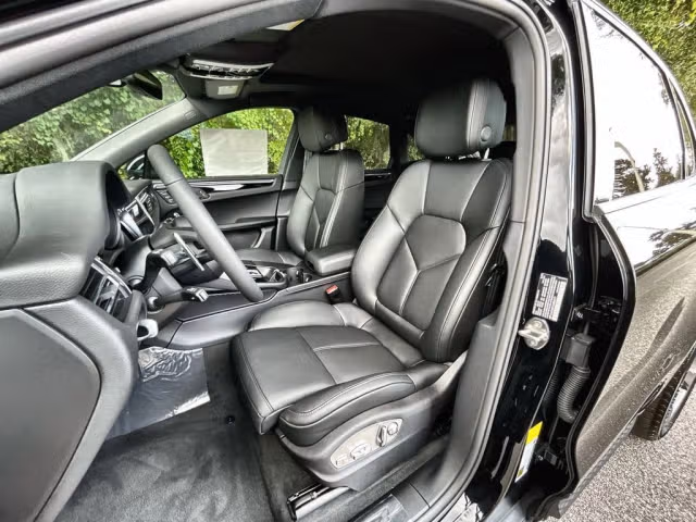 2026 Porsche Macan - Photo 34