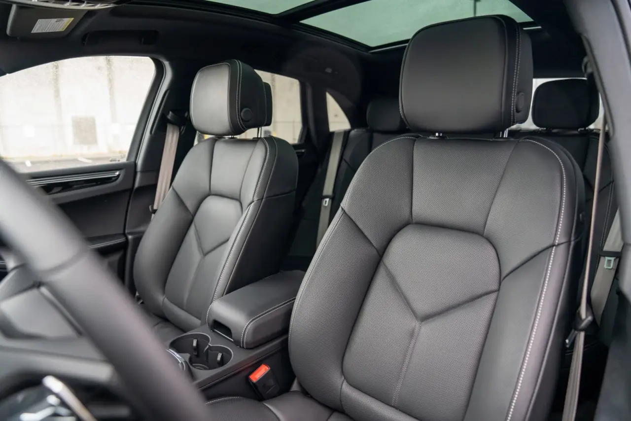 2026 Porsche Macan T - Photo 40