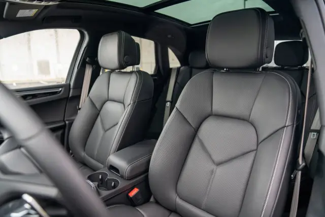 2026 Porsche Macan T - Photo 38