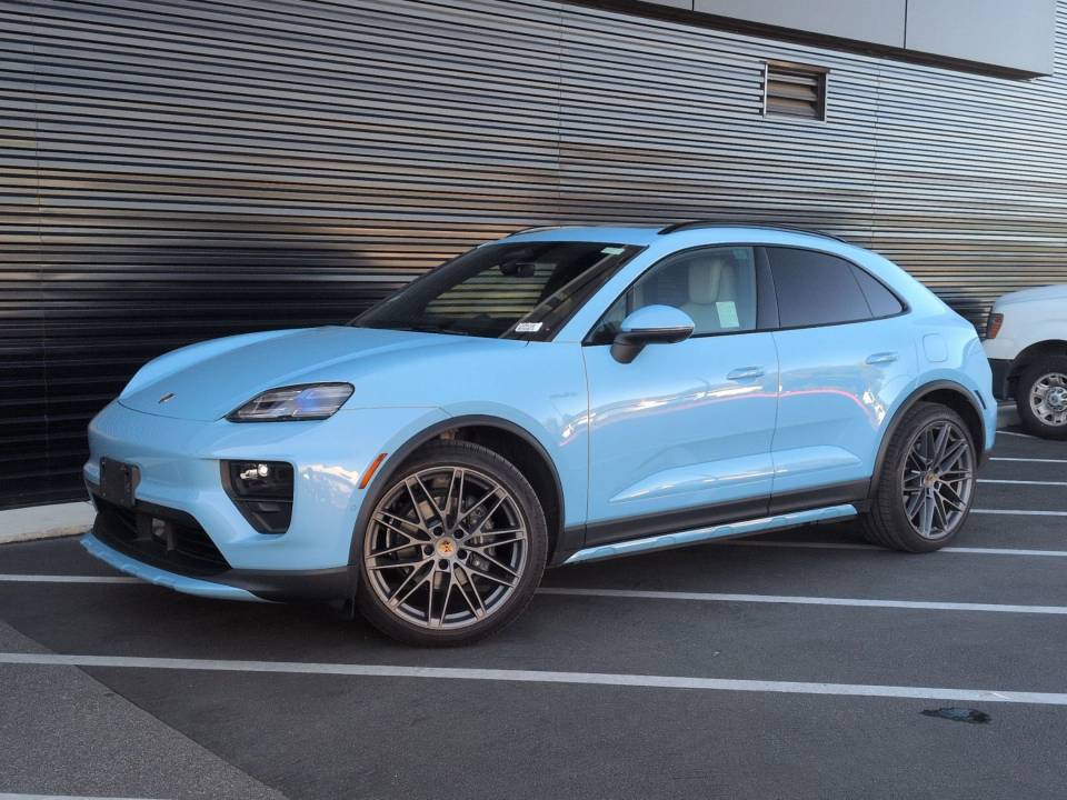 2025 Porsche Macan Base