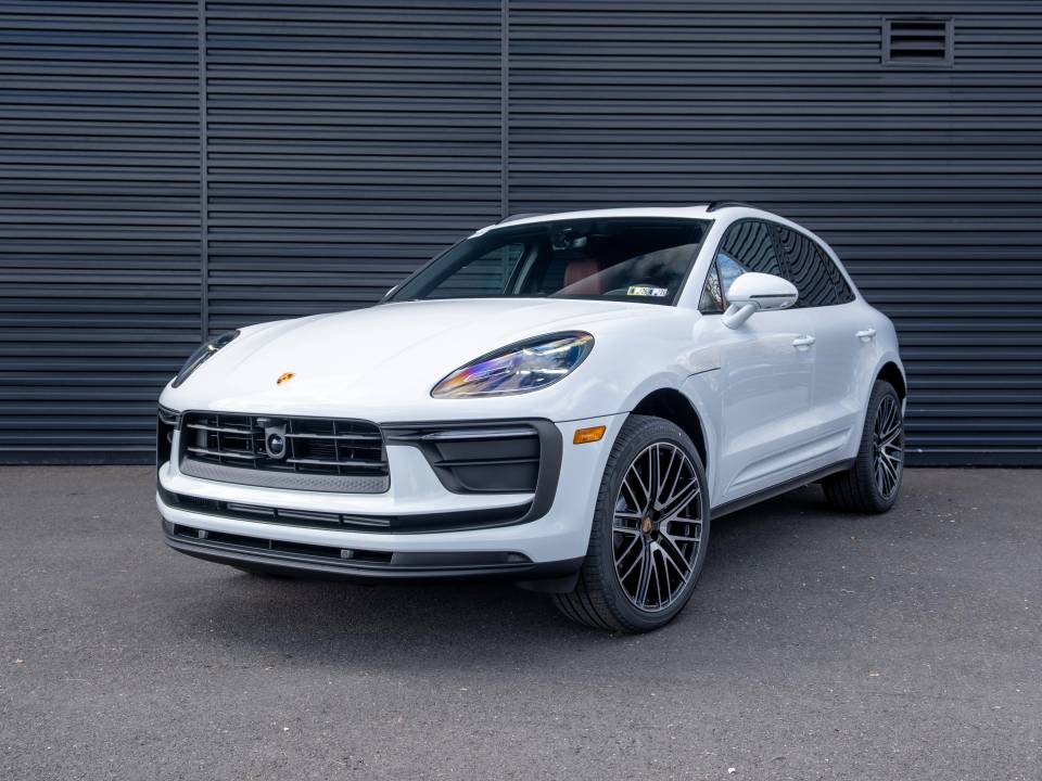2025 Porsche Macan Base