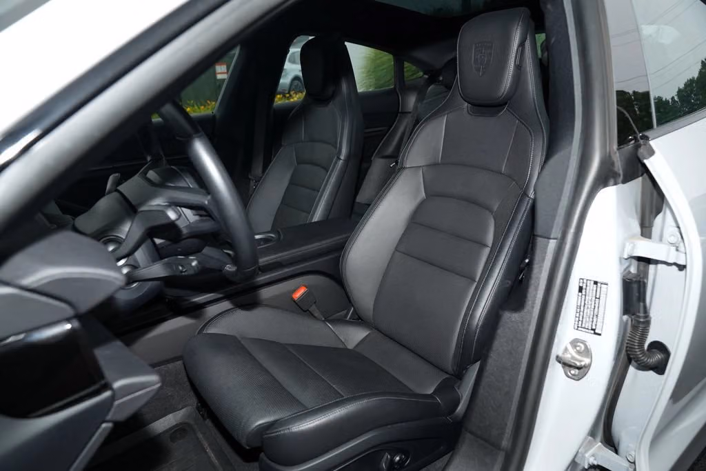 2025 Porsche Taycan S - Photo 36