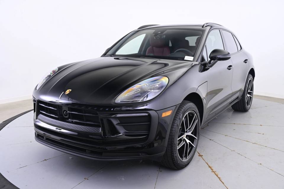 2025 Porsche Macan Base