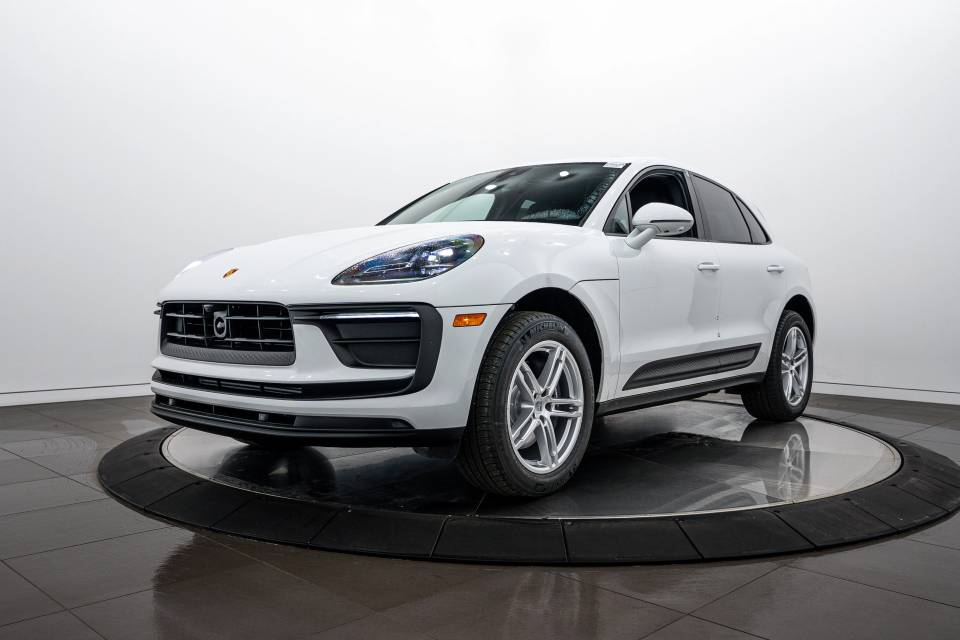 2026 Porsche Macan Base