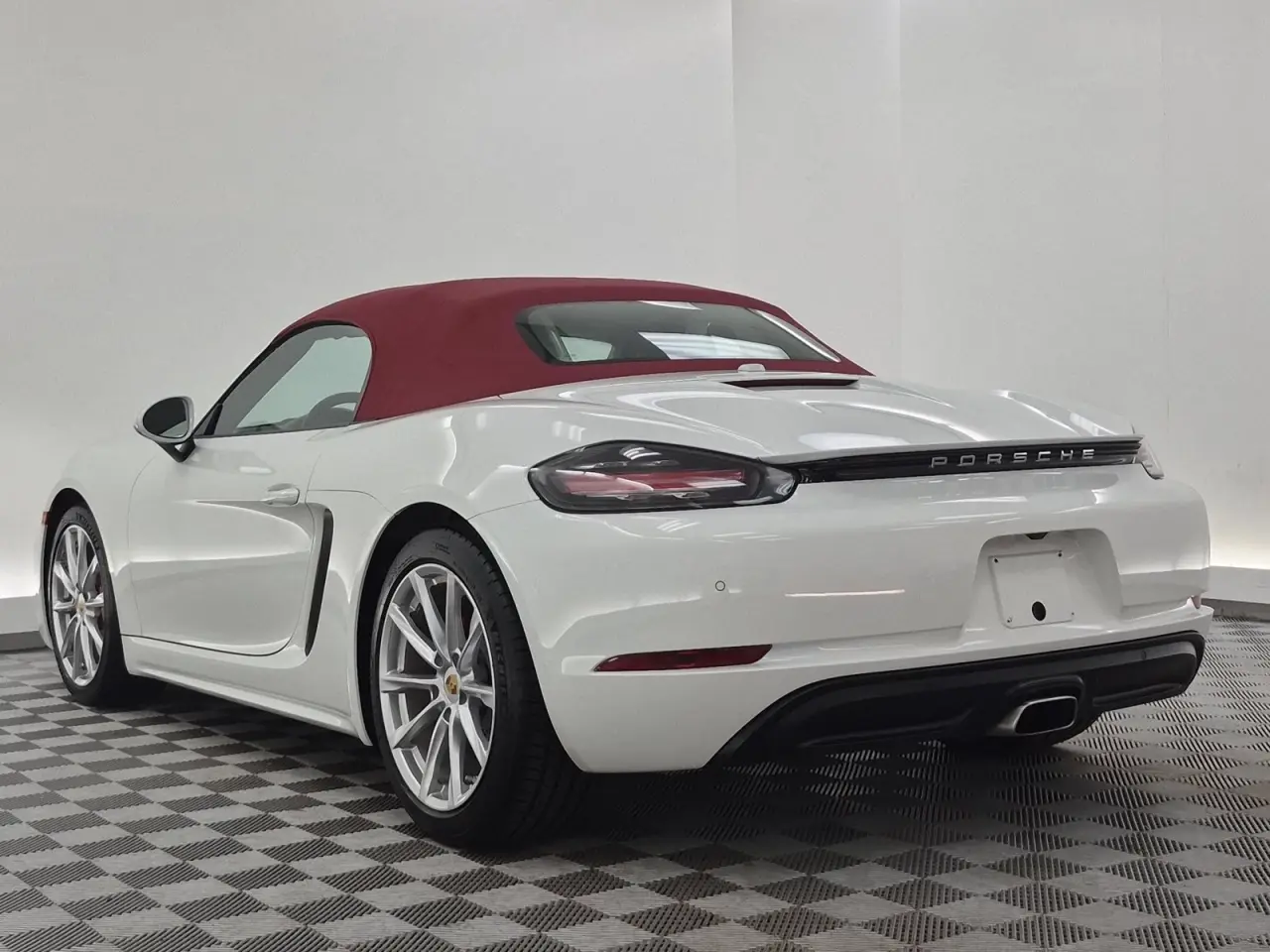 2022 Porsche 718 24