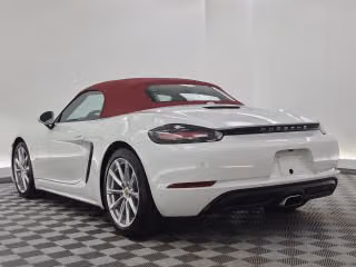 2022 Porsche 718 17