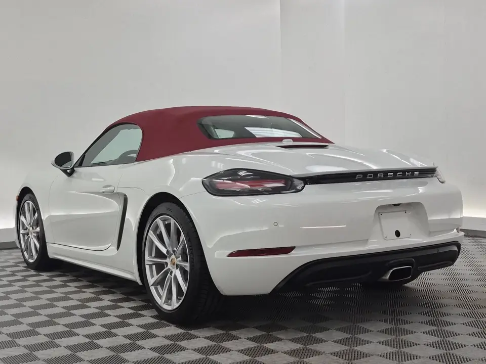 2022 Porsche 718 23