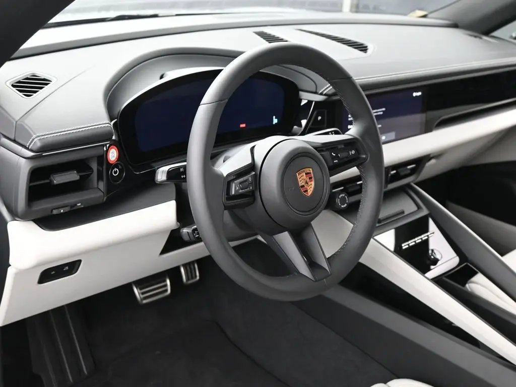 2025 Porsche Macan S - Photo 40