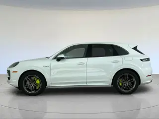 2026 Porsche Cayenne Turbo E-Hybrid - Photo 13