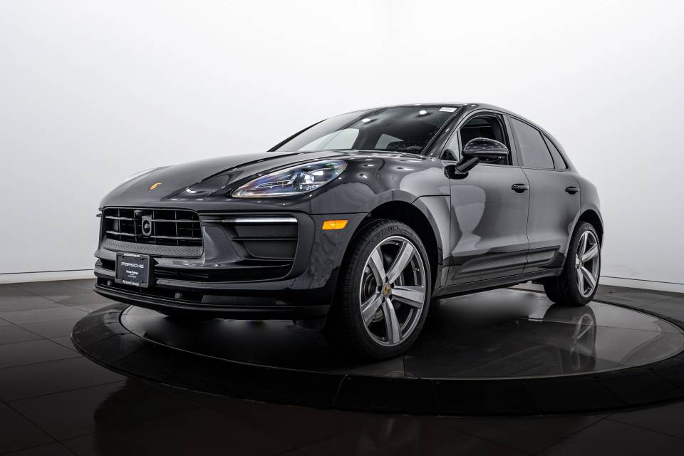 2026 Porsche Macan Base