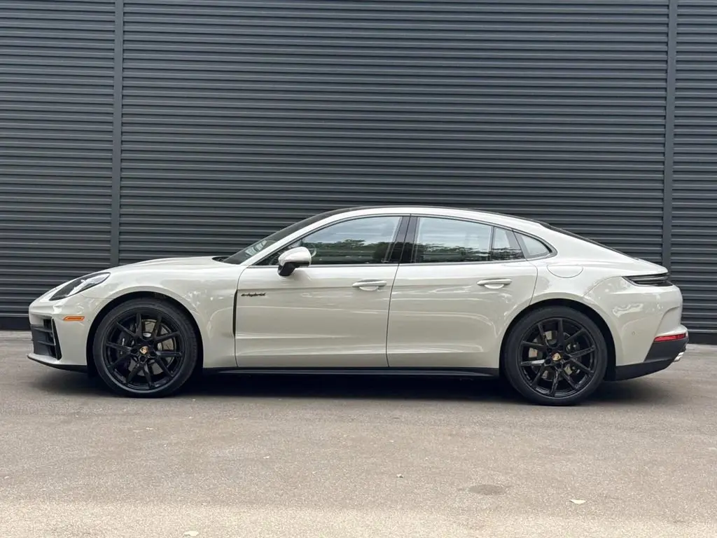2025 Porsche Panamera 4 E-Hybrid - Photo 16