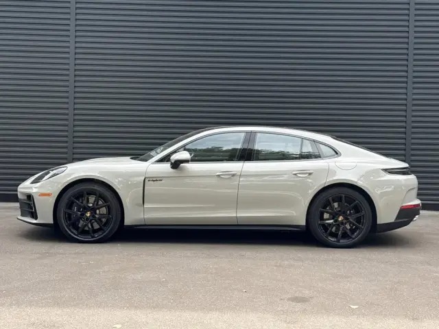 2025 Porsche Panamera 4 E-Hybrid - Photo 14