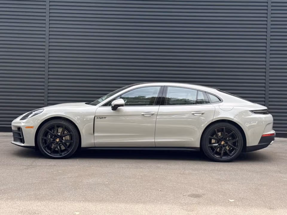 2025 Porsche Panamera 4 E-Hybrid - Photo 11
