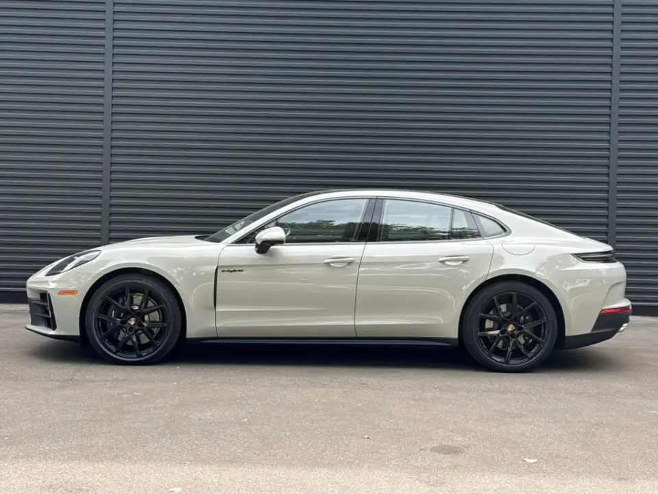2025 Porsche Panamera 4 E-Hybrid - Photo 15