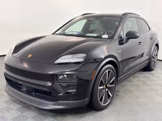 2025 Porsche Macan Macan Electric's photo