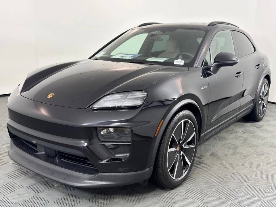 2025 Porsche Macan Base