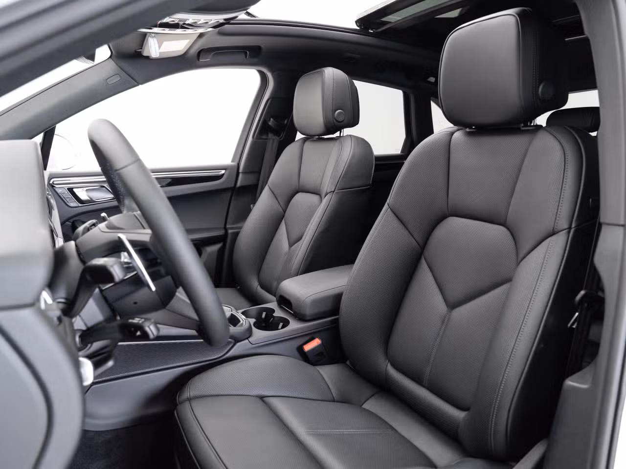 2025 Porsche Macan - Photo 36