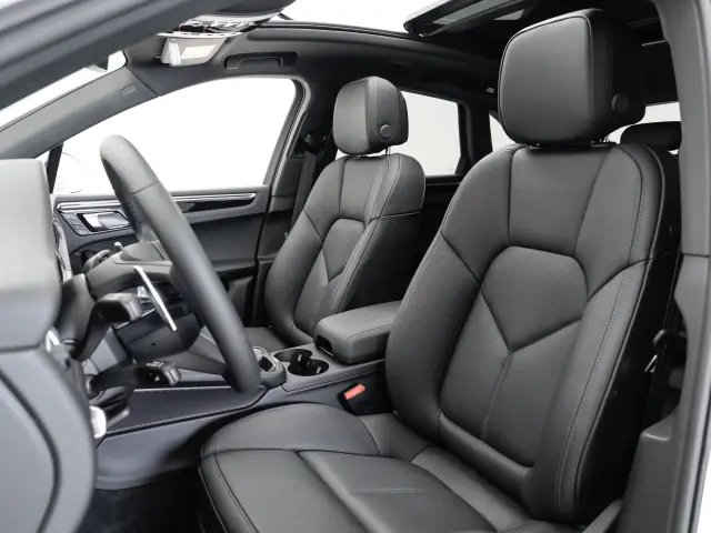 2025 Porsche Macan - Photo 38