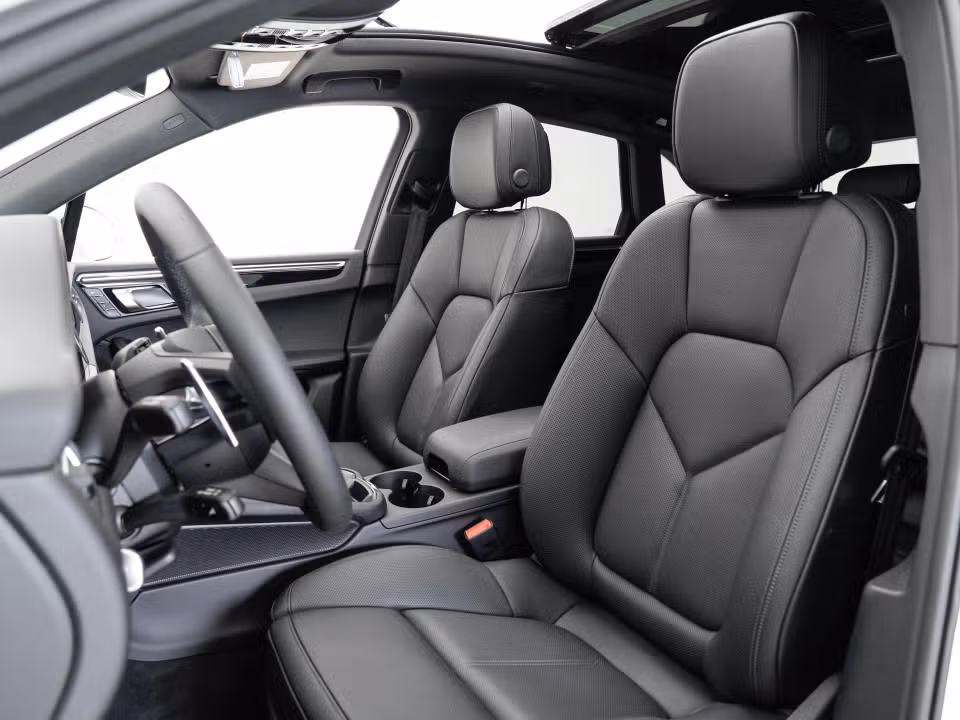 2025 Porsche Macan - Photo 35